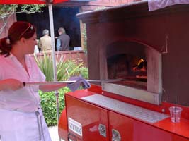 Rosso Pizzeria, making pizza