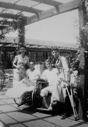 Doris with Soldiers, at the Lawson General Hospital - Atlanta.  Felix and Larry in wheelchairs.